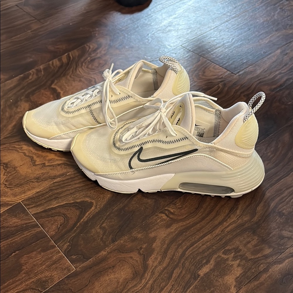 Womens Nike Cream and White Sneakers